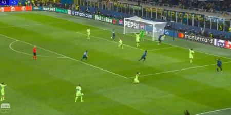 شاهد.. أتشيربي يدرك التعادل لـ إنتر ميلان ضد برشلونة - تكنو بلس
