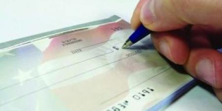 محتالون يستدرجون بائعي سيارات فارهة بأسعار مغرية وشيكات «مضروبة» - تكنو بلس