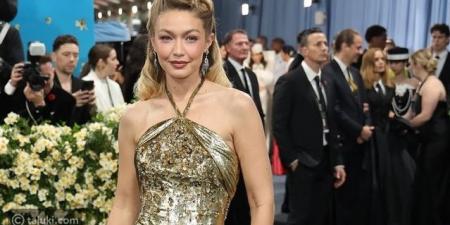 جيجي حديد بتسريحة ريترو من وحي الستينيات في Met Gala 2025 - تكنو بلس
