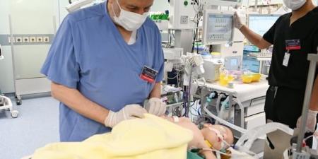نجاح "أصعب مراحل" عملية فصل التوأم الطفيلي المصري - تكنو بلس