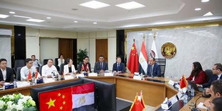 وزير قطاع الأعمال  يستقبل وفدًا صينيًا يضم 37 مستثمرًا وممثلًا لكبرى شركات الغزل - تكنو بلس