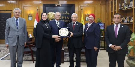 "فرحات" يستقبل لجنة المشاركة السياسية بالمجلس القومي للمرأة - تكنو بلس