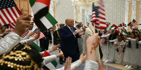 ترامب يغادر الإمارات مختتما جولته الخليجية بصفقات بمليارات الدولارات - تكنو بلس