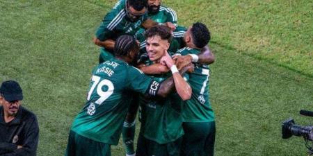 أهلي جدة يجتاز الخلود برباعية في شوط واحد بدوري روشن - تكنو بلس