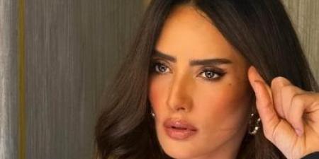 زينة مذيعة فى أحداث فيلم الشيطان شاطر مع أحمد عيد - تكنو بلس