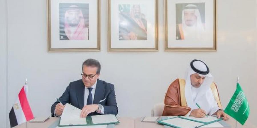 وزير الصحة ونظيره السعودي يوقعان مذكرة تفاهم للتعاون بعدد من المجالات الصحية - تكنو بلس