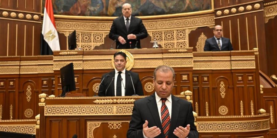 أعضاء مجلس الشيوخ يقفون دقيقة حداد على روح النائب ثروت أبو الفتوح وقراءة الفاتحة - تكنو بلس