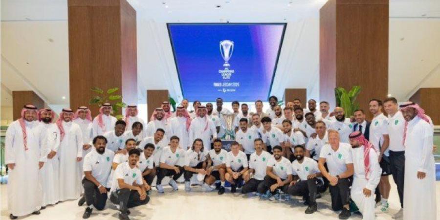 وزير الرياضة يكرم لاعبي أهلي جدة بعد التتويج بدورى أبطال آسيا - تكنو بلس