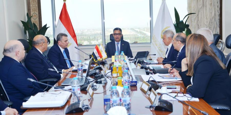 وزير التموين يوجّه بتسريع تطوير الزيوت المستخلصة وزيادة الإنتاج - تكنو بلس