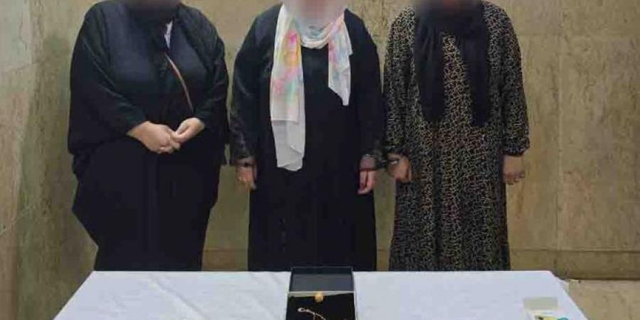 "بأسلوب المغافلة ".. ضبط 3 سيدات سرقن مبلغا ماليا من شقة أجنبية - تكنو بلس