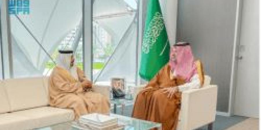 سمو الأمير فيصل بن سلمان يستقبل سفير البحرين لدى المملكة - تكنو بلس