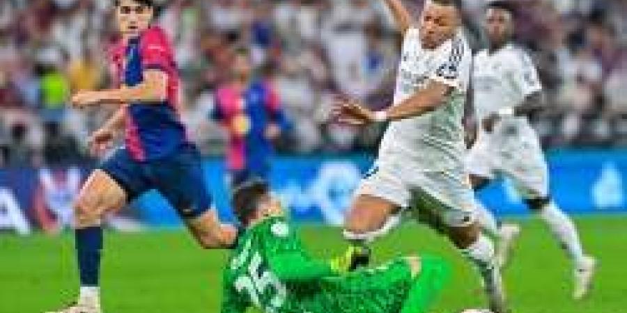 الكشف عن طاقم التحكيم الذي سيدير الكلاسيكو بين ريال مدريد وبرشلونة - تكنو بلس