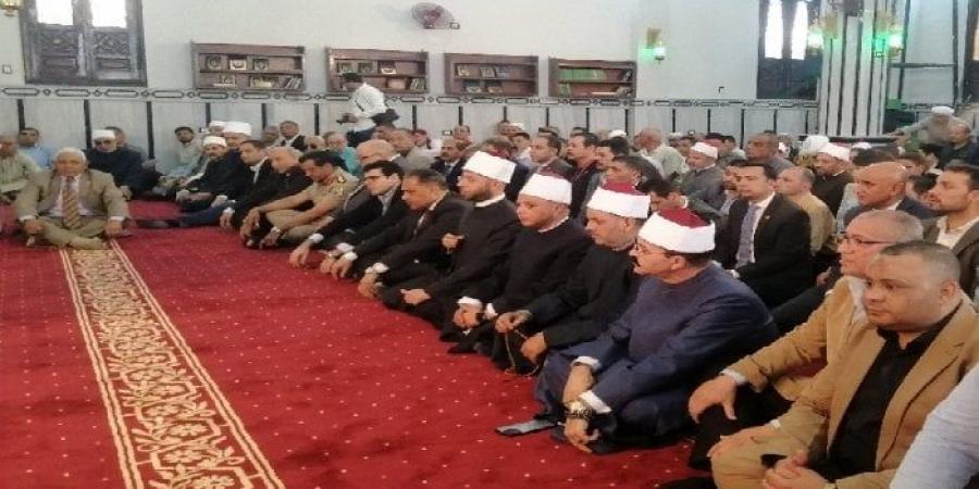 الشرقية تحتفي بذكرى ميلاد قامة الأزهر.. وزير الأوقاف والمحافظ يؤديان صلاة الجمعة بمسجد الدكتور عبد الحليم محمود - تكنو بلس