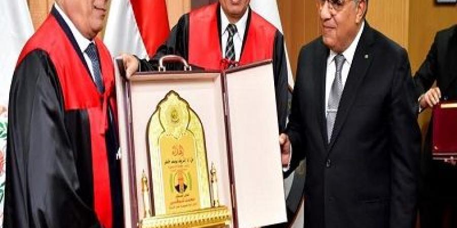 منح الدكتوراه الفخرية للنائب العام من جامعة المنصورة  - تكنو بلس