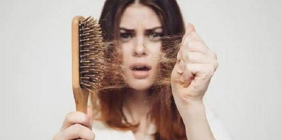 هل تدليك فروة الرأس يوقف تساقط الشعر فعلًا؟ إليك ما يقوله الأطباء - تكنو بلس