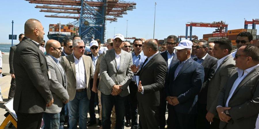 رئيس الوزراء يزور شركة قناة السويس للحاويات بميناء شرق بورسعيد - تكنو بلس