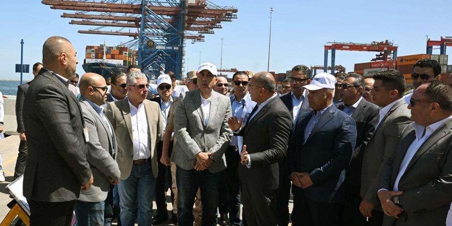 رئيس الوزراء يزور شركة قناة السويس للحاويات بميناء شرق بورسعيد - تكنو بلس