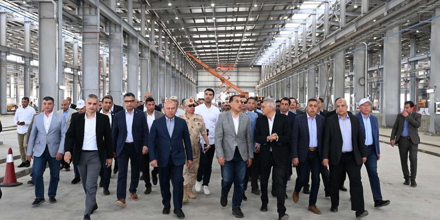 مدبولى يتفقد مصنع الشركة الوطنية المصرية لصناعات السكك الحديدية - تكنو بلس