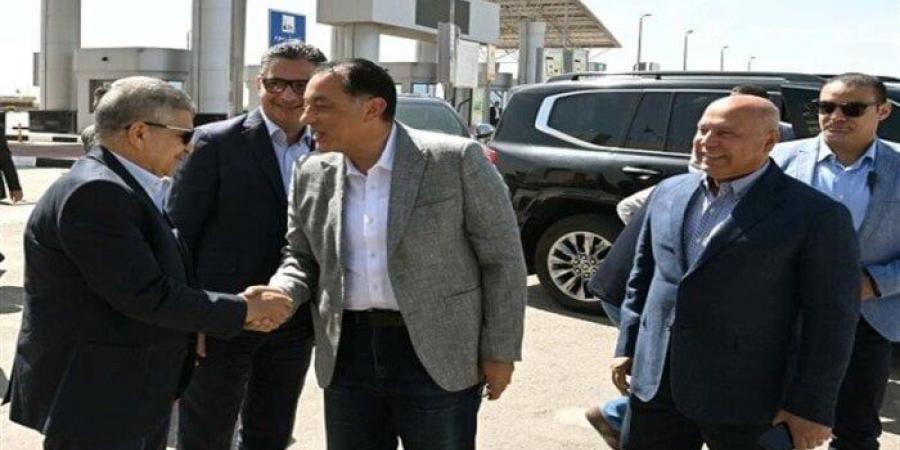 مدبولي يتفقد شركة قناة السويس للحاويات بميناء شرق بورسعيد - تكنو بلس