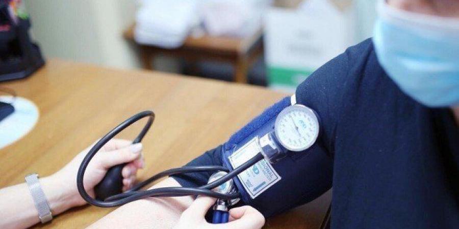 تحذير طبي من مضاعفات خطيرة لارتفاع ضغط الدم: تهديد صامت للقلب والدماغ والعينين - تكنو بلس