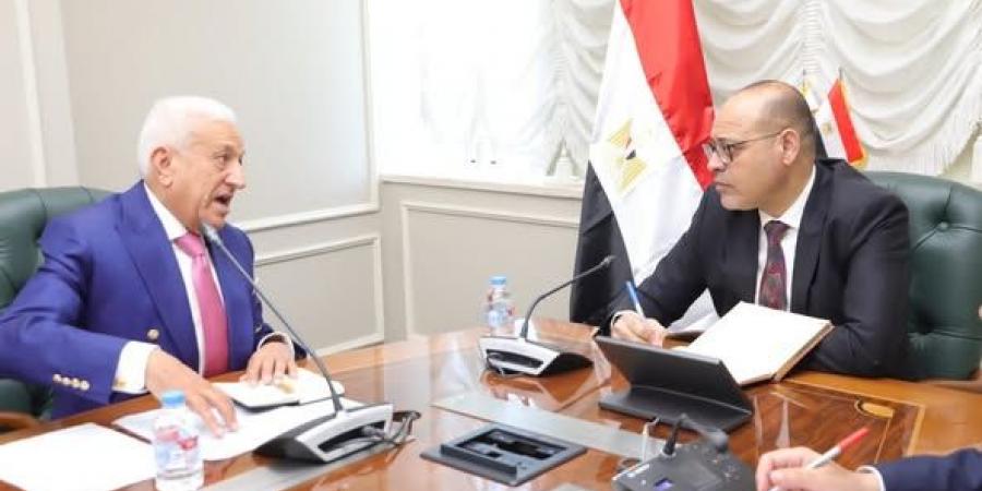 وزير العمل يلتقي وفدًا من «الجمعية المصرية لأصحاب المدارس الخاصة» - تكنو بلس