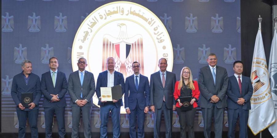 وزير الاستثمار يسلم 6 رخص ذهبية جديدة لعدد من المشروعات الاستثمارية - تكنو بلس