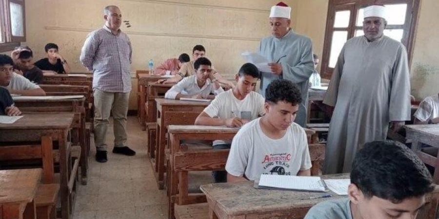 فى يومها الأول.. رئيس القليوبية الأزهرية يتابع امتحانات الشهادتين الإبتدائية والإعدادية - تكنو بلس
