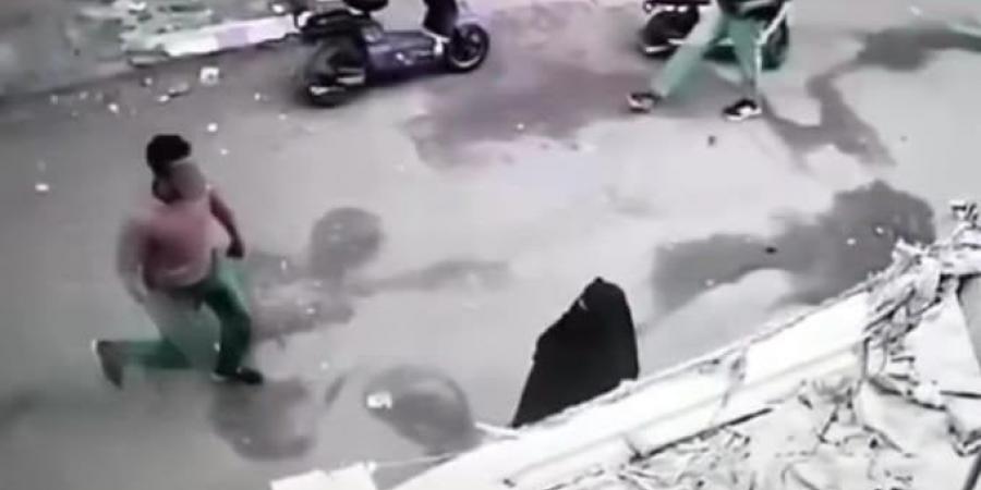 بـ «ساطور».. الأمن يفحص فيديو الاعتداء على امرأة ونجلها في المطرية - تكنو بلس