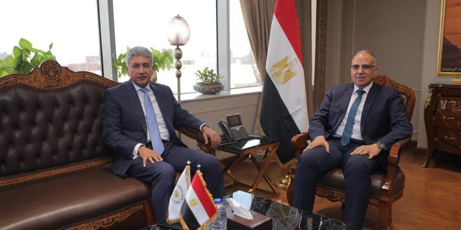 وزير السياحة والآثار يبحث خطوات تسهيل إصدار التراخيص المتعلقة بأعمال وزارة الري والتى يتم إصدارها للمشروعات السياحية - تكنو بلس