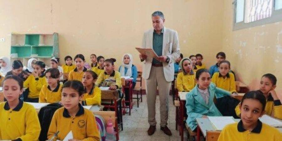 وكيل تعليم الجيزة يتفقد لجان امتحانات النقل للمواد غير المضافة للمجموع - تكنو بلس