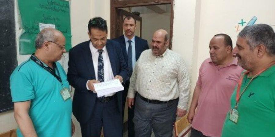 مدير تعليم الغربية يتفقد لجنة النظام والمراقبة لدبلوم المدارس الفنية الزراعية - تكنو بلس