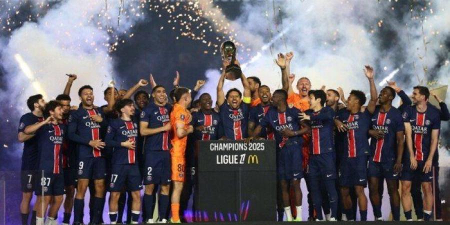 احتفال خاص للمغربي أشرف حكيمي بلقب الدوري الفرنسي مع باريس سان جيرمان - تكنو بلس