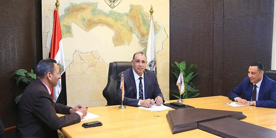 نقيب المحامين يتابع سير عملية الإضراب عن حضور الجلسات أمام كافة محاكم الجنايات على مستوى الجمهورية - تكنو بلس