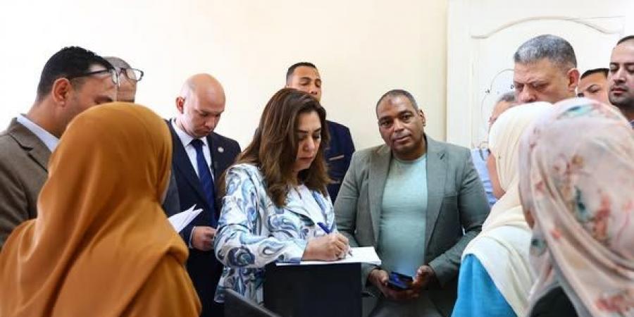 وزيرة التنمية المحلية تشرع في جولة مفاجئة بمركز ومدينة الصف بالجيزة لمتابعة سير العمل - تكنو بلس