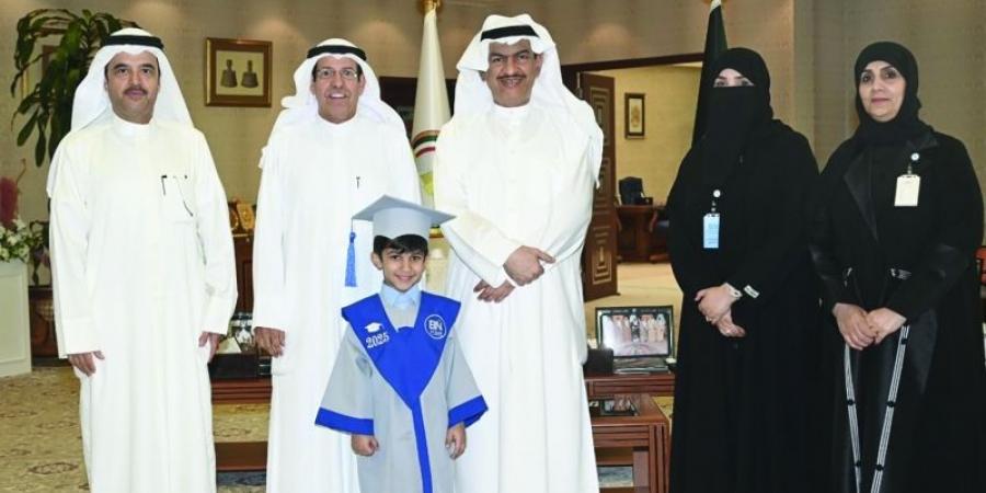 محافظ الجهراء خلال استقباله فريق «بيت ناصر» - تكنو بلس