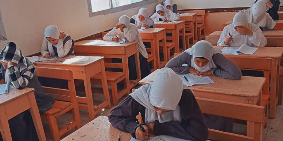 هدوء ولا شكاوى فى اول يوم امتحانات النقل بالبحيرة - تكنو بلس