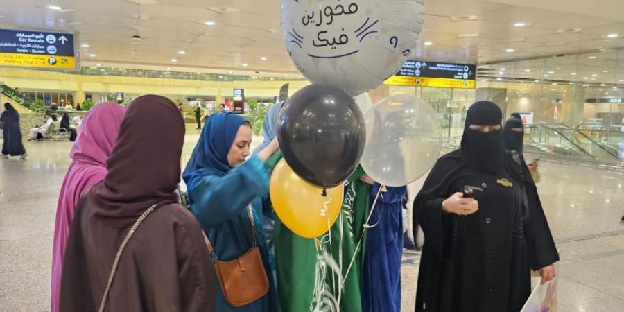 بمشاعر الفخر.. أهالي أبطال "آيسف 2025" ينتظروهم في مطار الدمام - تكنو بلس