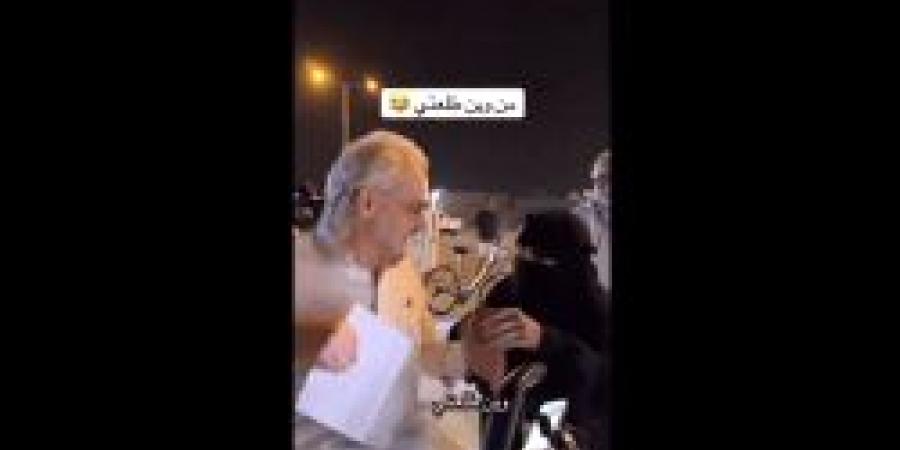 بالفيديو.. شاهد سيدة مسنة تفاجيء الأمير الوليد بن طلال بطلب غريب "ماذا حدث" - تكنو بلس