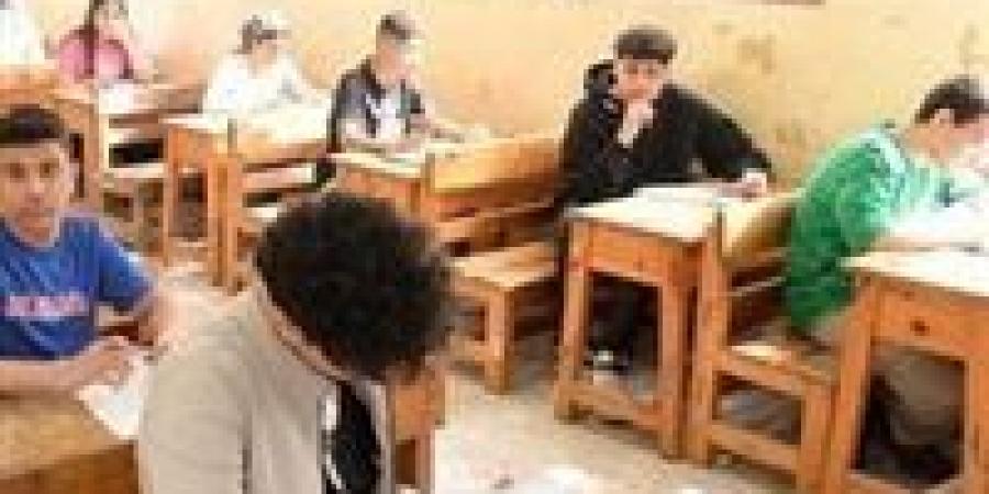 أزمة كل سنة الجو حر.. مناشدة من أولياء الأمور للتعليم بتوفير مراوح للطلاب داخل اللجان - تكنو بلس
