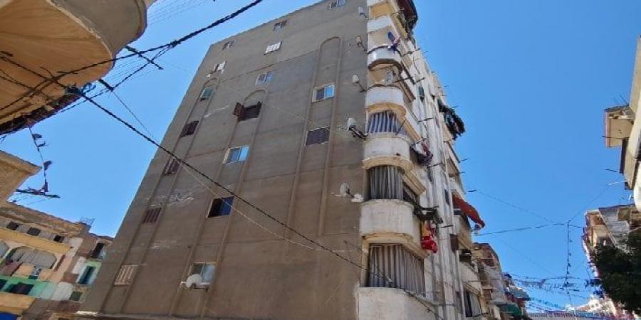 سكان عقار في الإسكندرية يستغيثون من كارثة: البيت بيميل ونطالب بالبديل - تكنو بلس