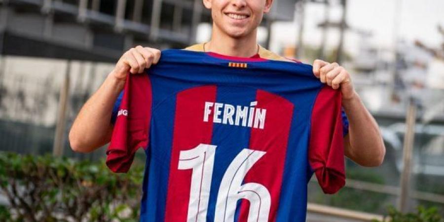 فيرمين لوبيز يكشف سر اختيار القميص رقم 16 مع برشلونة - تكنو بلس