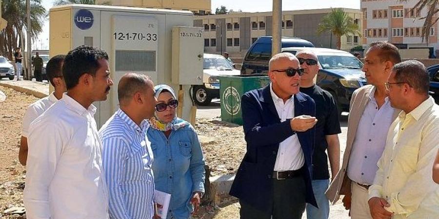 محافظ الأقصر يتفقد شوارع المدينة ويوجه بتحسين مستوى النظافة - تكنو بلس
