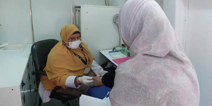 علاج ١٤٦٠ مواطنا بالمجان في قافلة طبية بدمياط  - تكنو بلس